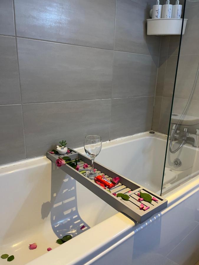 Modern Spacious 1 Bed Flat In Birmingham City Centre With Free Parking, Fast Free Wifi And Netflix Exterior foto