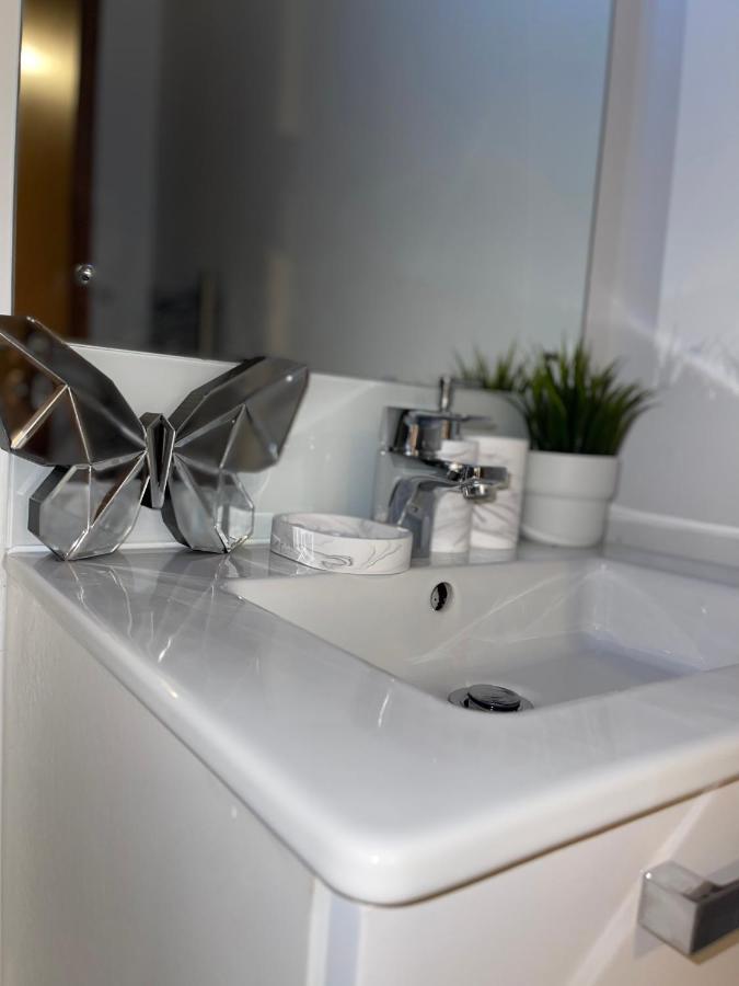 Modern Spacious 1 Bed Flat In Birmingham City Centre With Free Parking, Fast Free Wifi And Netflix Exterior foto